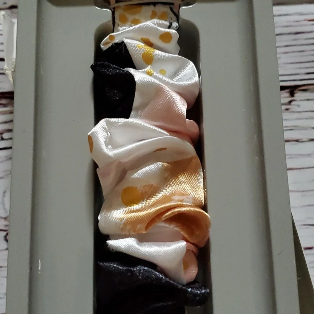 🆕️ HEYDAY APPLE WATCH BAND 38-41 MM .